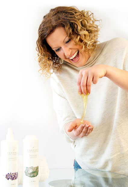 Gabriele Kallinger mit Sugaring-Paste